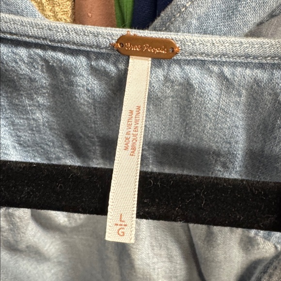 B119 // Free People // Sophie Light Wash Denim // L - Picture 3 of 3